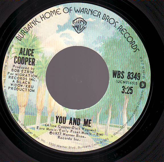 Alice Cooper (2) : You And Me / It's Hot Tonight (7", Single)