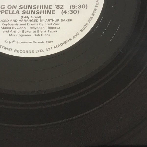 Rockers Revenge Featuring Donnie Calvin : Walking On Sunshine '82 (12", Sou)