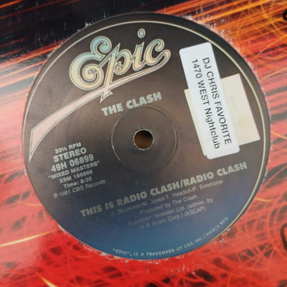 Disco de Vinil - The Clash - This Is Radio Clash / The Magnificent Dance (12", Single, RE) VG