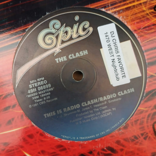 Disco de Vinil - The Clash - This Is Radio Clash / The Magnificent Dance (12", Single, RE) VG